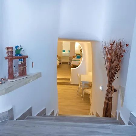 Vivid Caves 1 Bedroom Cavehouse * Foinikia (Santorini)